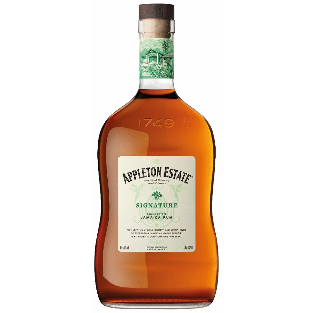 <p>rich, citrusy, golden rum</p>