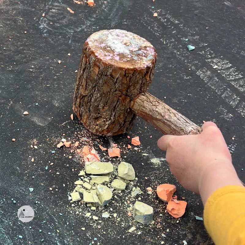 <p>To compress or squeeze forcefully to break into pieces, often depicted with an image of an object being smashed.</p>