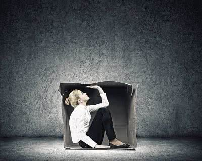 <p>bị mắc kẹt</p>