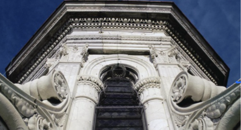 <p>The architectural structure placed at the top of Brunelleschi's dome. It forms the crowning element of the cathedral's monumental roof composition.</p>