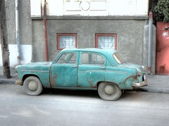<p>(adj): cũ/ già</p>