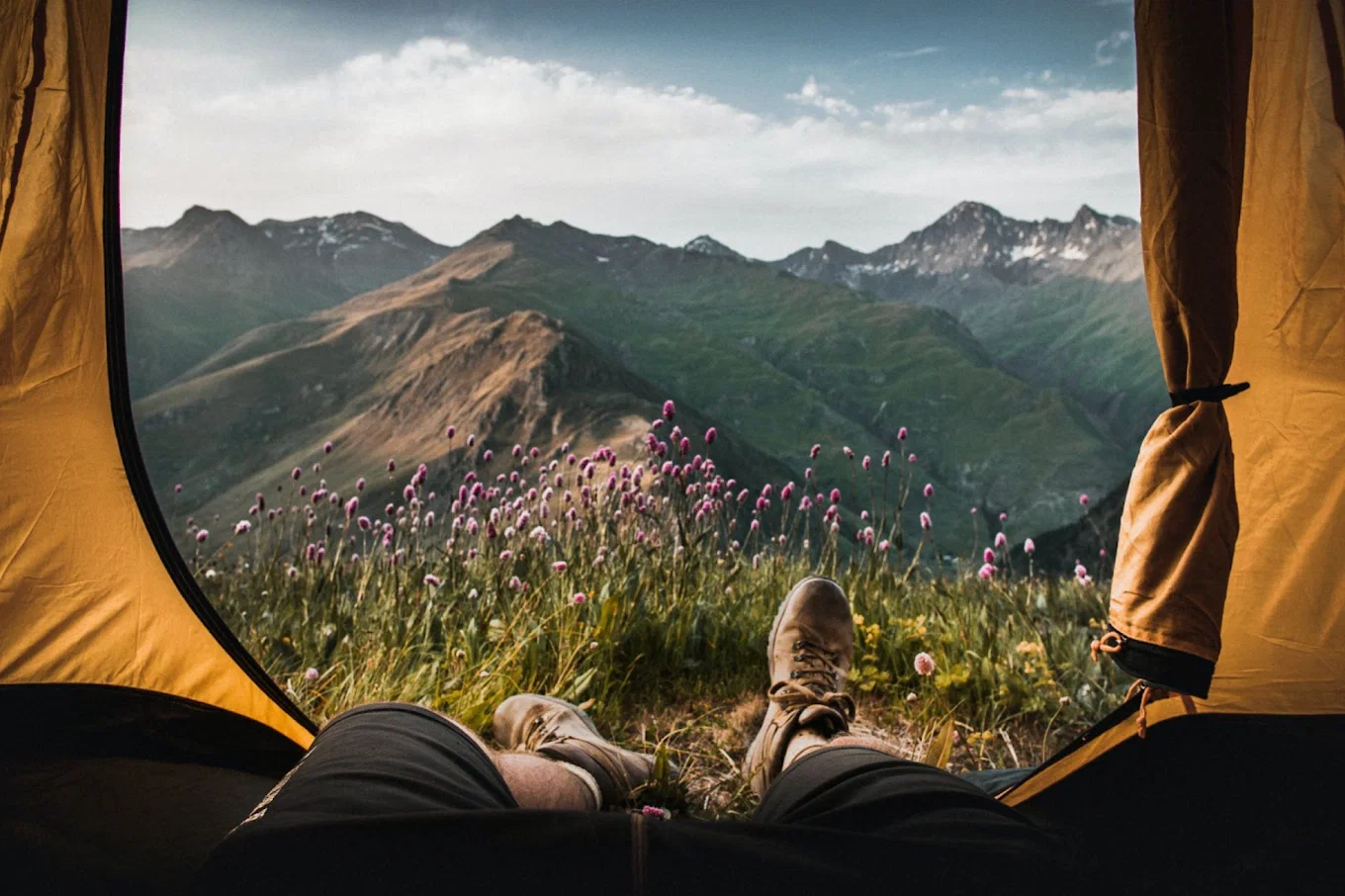<p><span style="line-height: 115%;">Do Russians often go hiking or camping in the countryside? (</span><span>Кстати, многие россияне любят ходить в походы или разбивать лагеря на природе, особенно летом. Им нравятся леса, реки и тихие места.) </span></p>