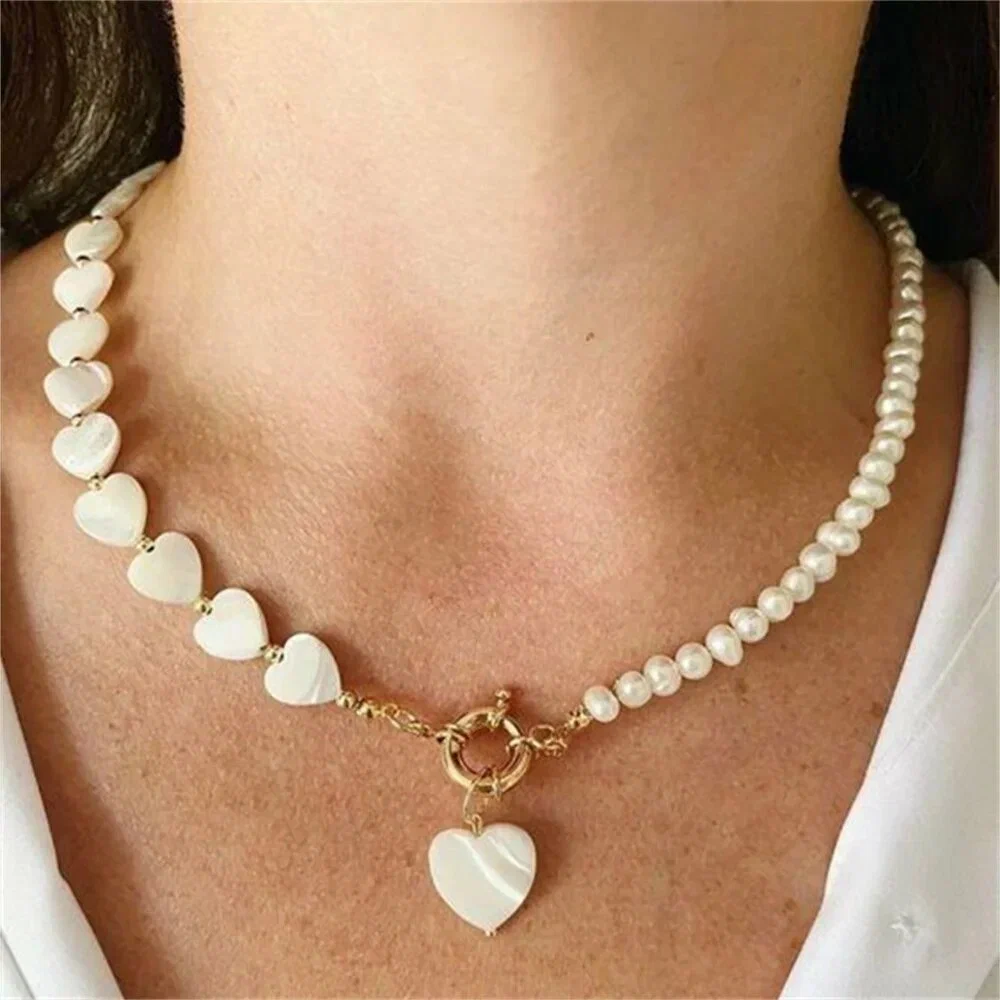<p>necklace </p>