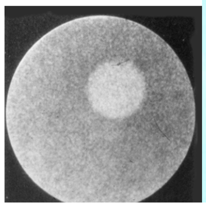 <p>Given this field flood, what is the cause of the depicted non-uniformity?</p>