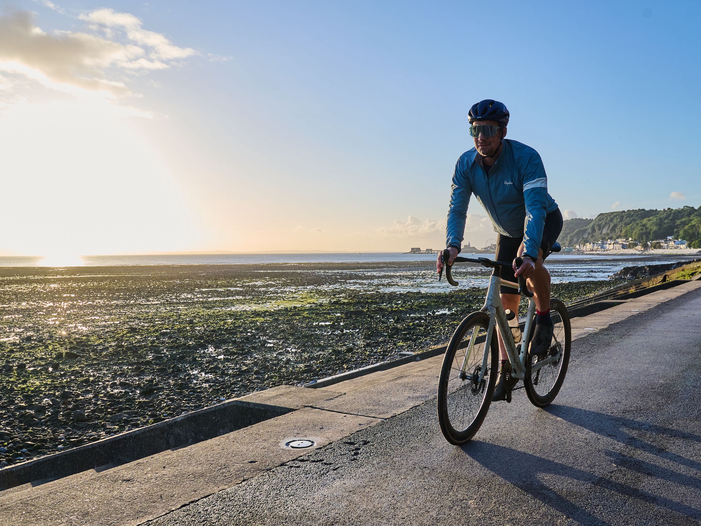 <p>cycling (n) /ˈsaɪklɪŋ/</p>