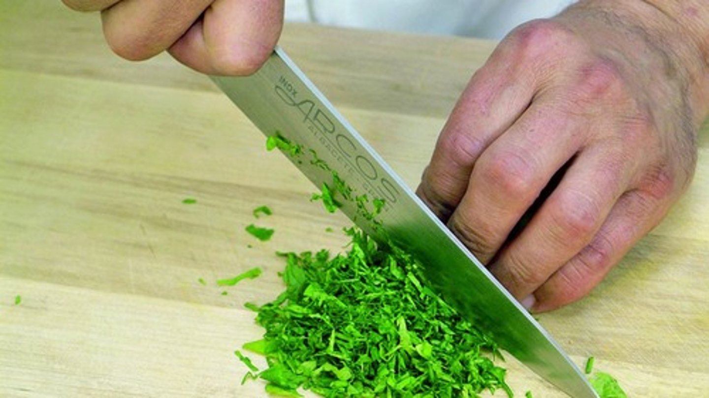 <p>chặt</p>