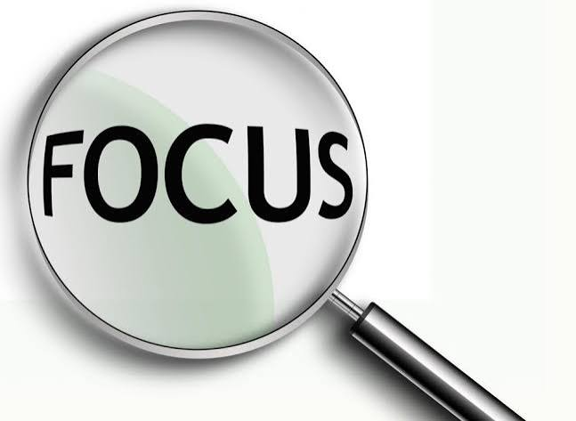 <p>focus on</p><p>(1) We need to —— improving our</p><p>customer service.</p>