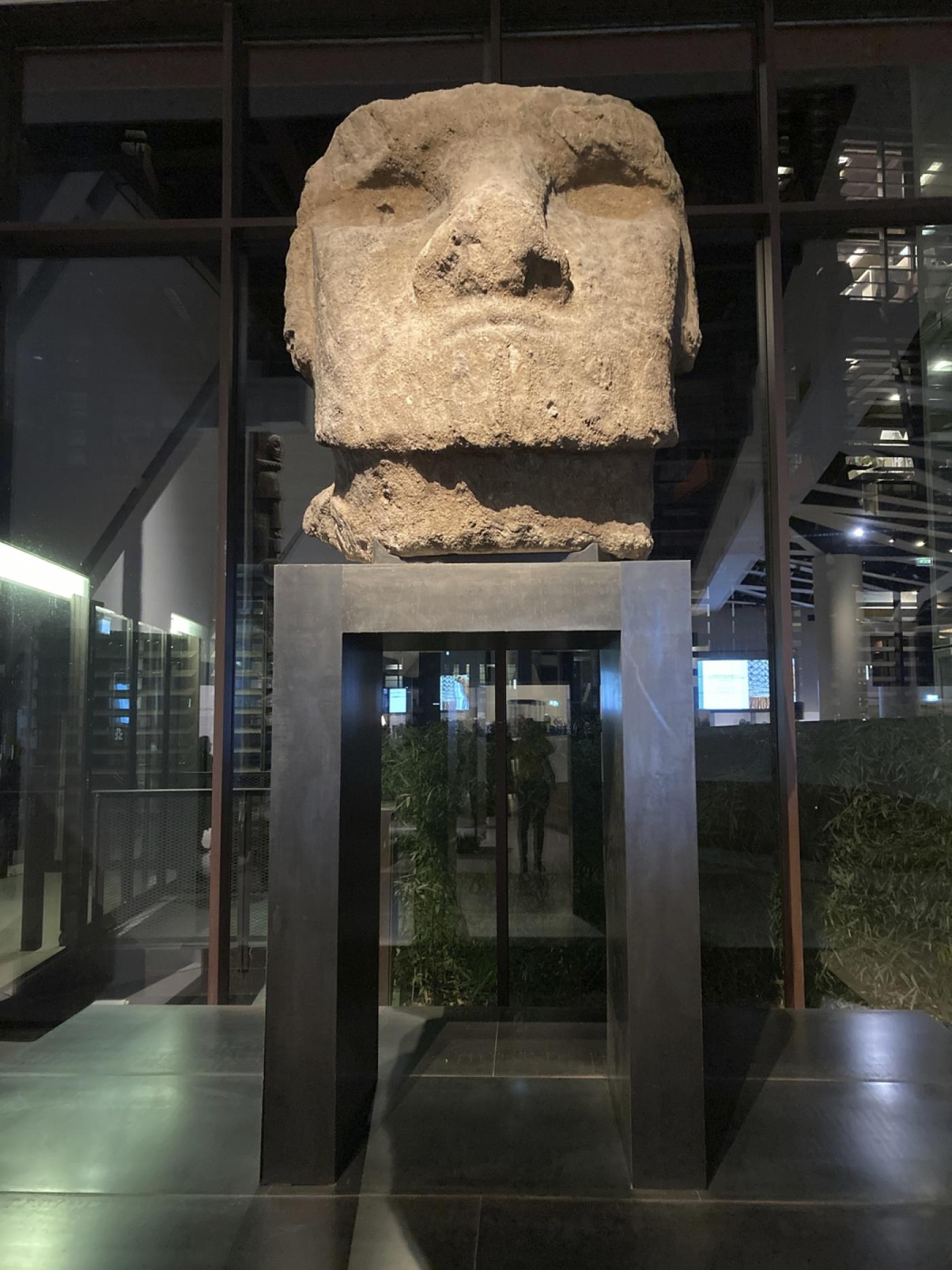 <p><span>Head Moai</span></p>