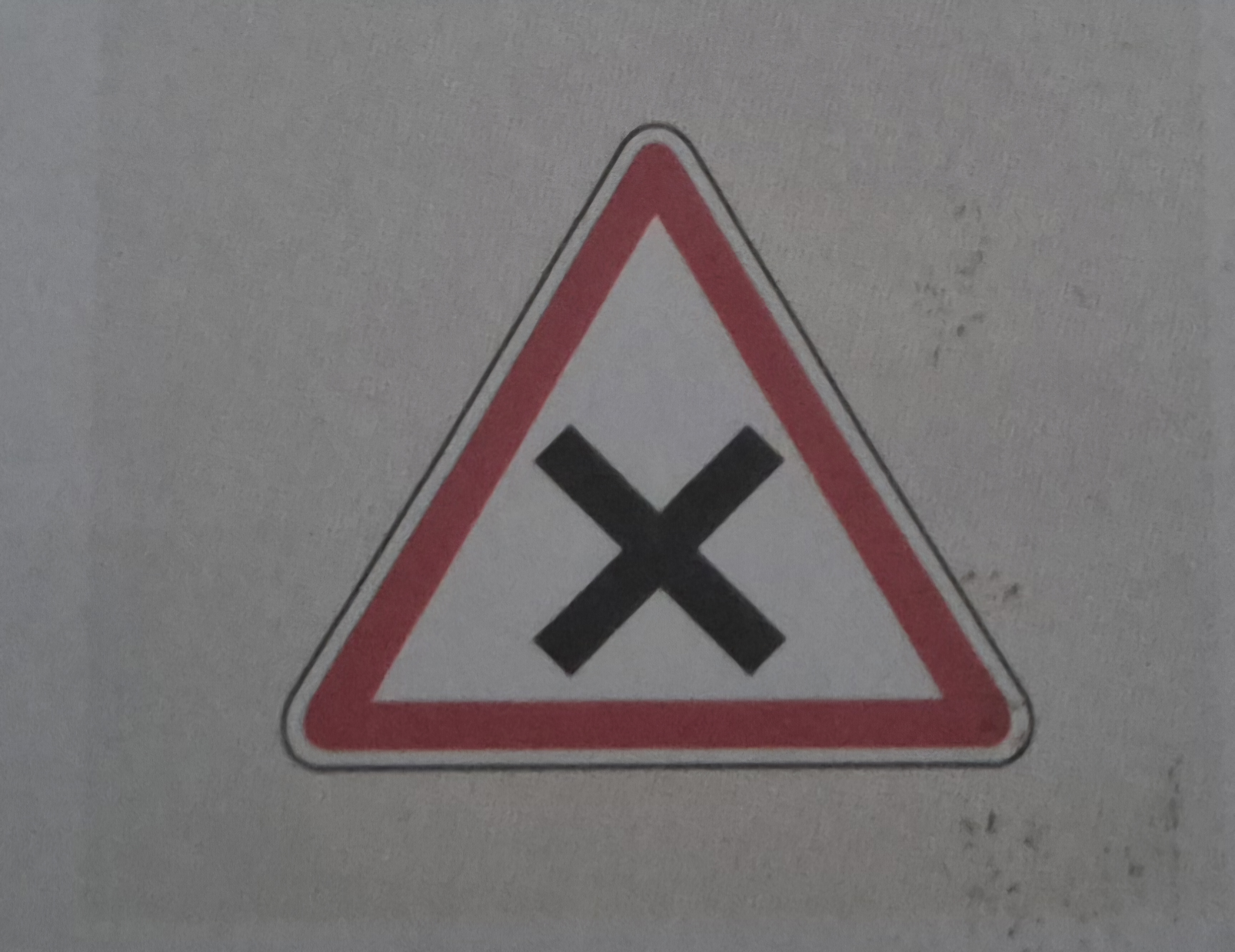 <p>Priorité à une intersection/carrefour à sens giratoire sans signalisation</p>