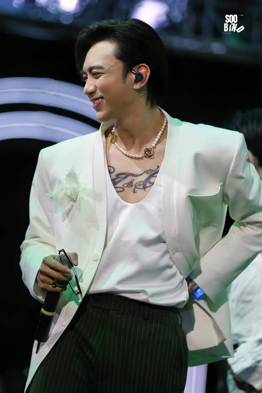 <p>quyết tâm, miệt mài làm gì</p>