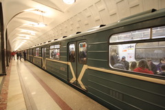 <p>стáнция метрó</p>