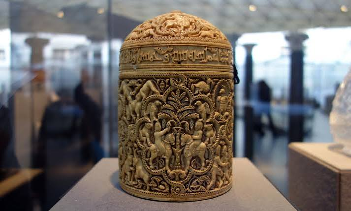 <p>Pyxis of al-Mughira Medium</p>