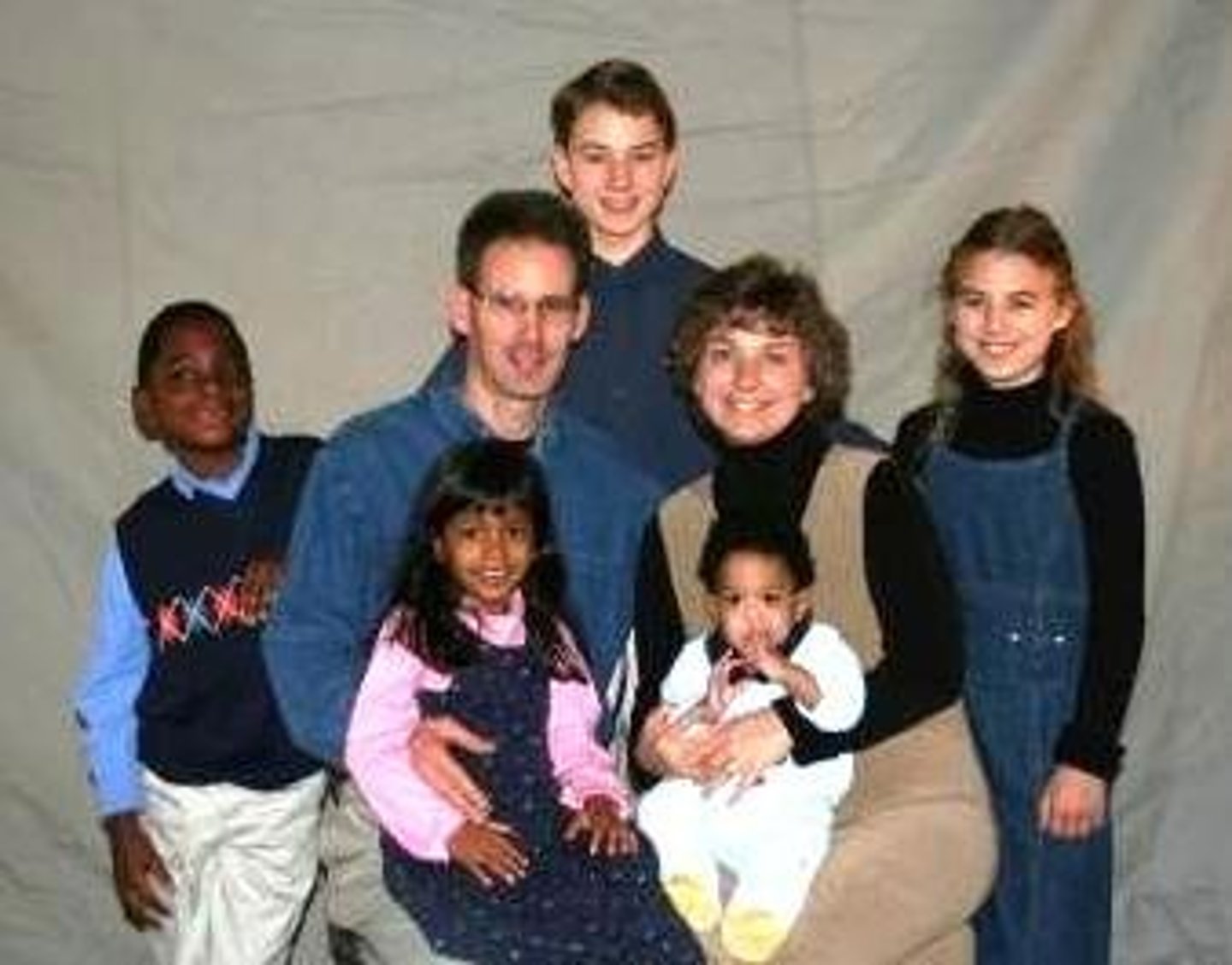 <p>(v) nhận làm con nuôi, bố (mẹ) nuôi</p><p>Ex: They've _____ed a baby girl.</p>
