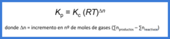 <p>Kc : Usa concentraciones molares (mol/L).</p><p>Kp 🎈: Usa presiones parciales (atm).</p><p>R = Constante de los gases (0.0821 atm·L/mol·K).</p><p>T = Temperatura en Kelvin (K).</p><p>Δn = Cambio en moles de gas = (moles de productos gaseosos - moles de reactivos gaseosos).</p>