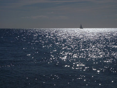 <p>đường chân trời (Example: Draw the horizon line first. - Hãy vẽ đường chân trời trước.)</p>