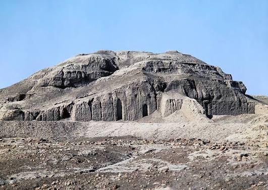 <p>White Temple and its ziggurat</p>