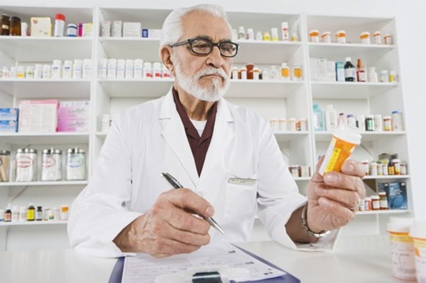 <p>pharmacist (m)</p>