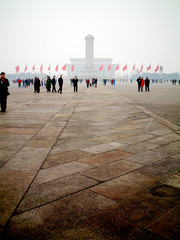 <p>(n): quảng trường</p>