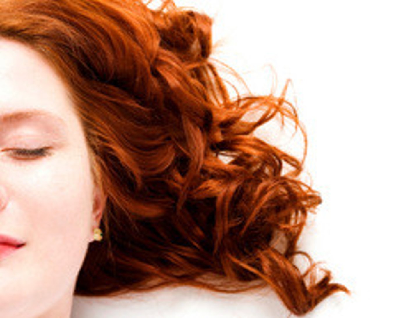 <p>(British English) tóc đỏ hung Ví dụ: The boy has ginger hair.</p>