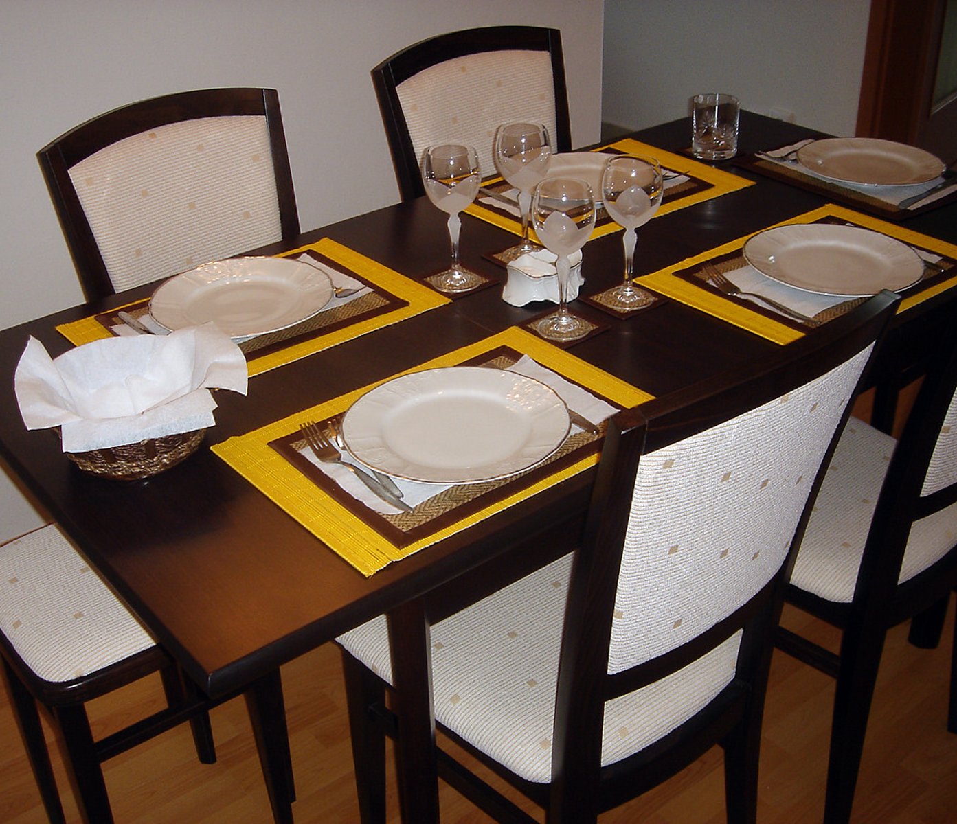 <p>table (eat+table)</p>