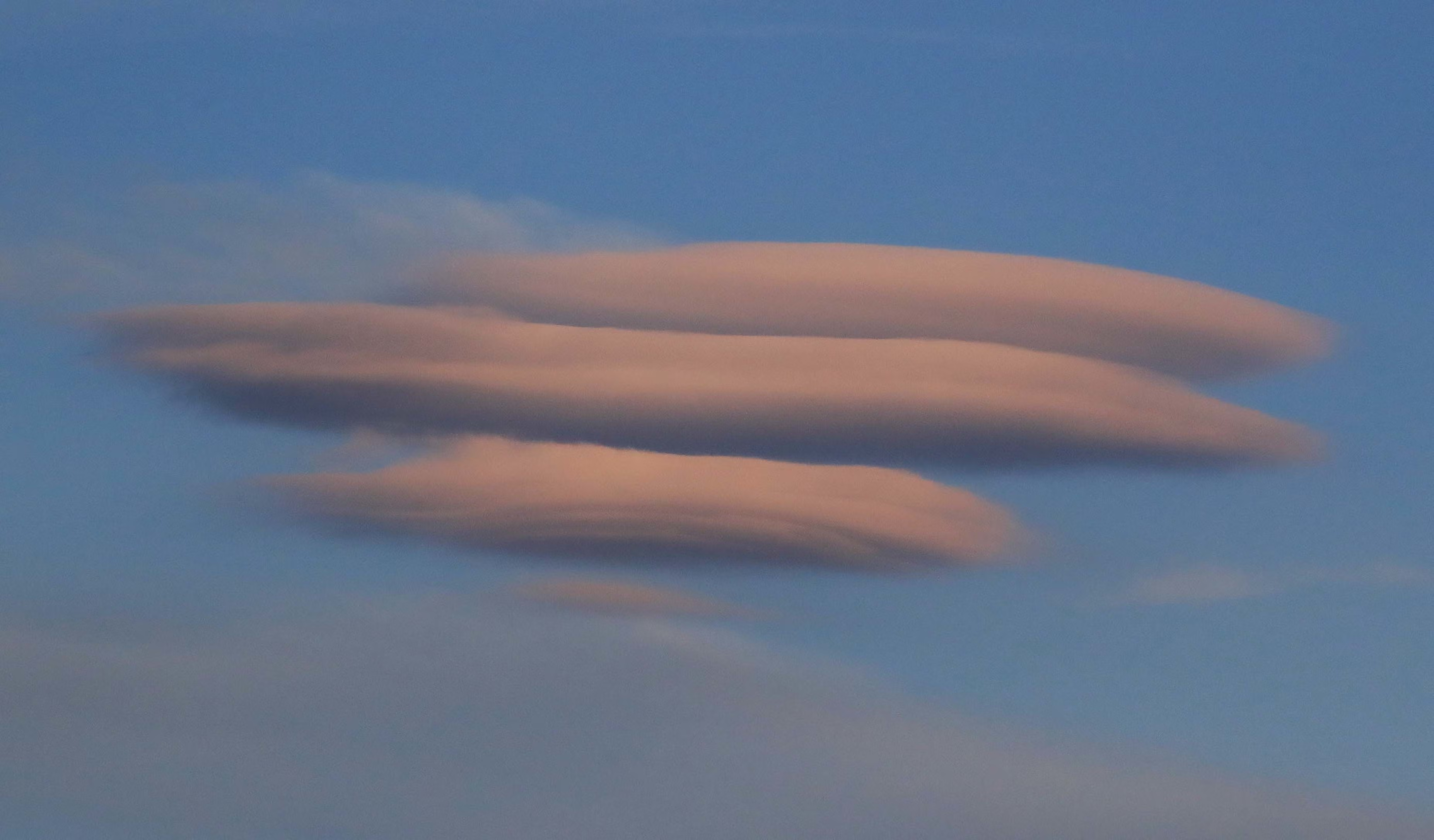 <p>cirrocumulus standing lenticular cloud</p>