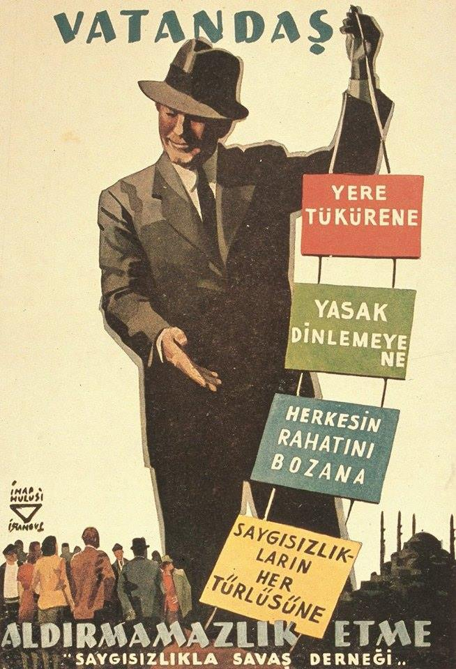 <p><strong>Poster, Duvar afişi</strong></p><p><strong>*****************************************************************************************</strong></p><p>An den Wänden hingen zwei Poster.</p><p>Duvarlarda iki poster asılıydı.</p>