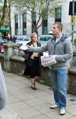 <p>phân phát, trao, cung cấp</p><p>To give things to each person in a group</p>