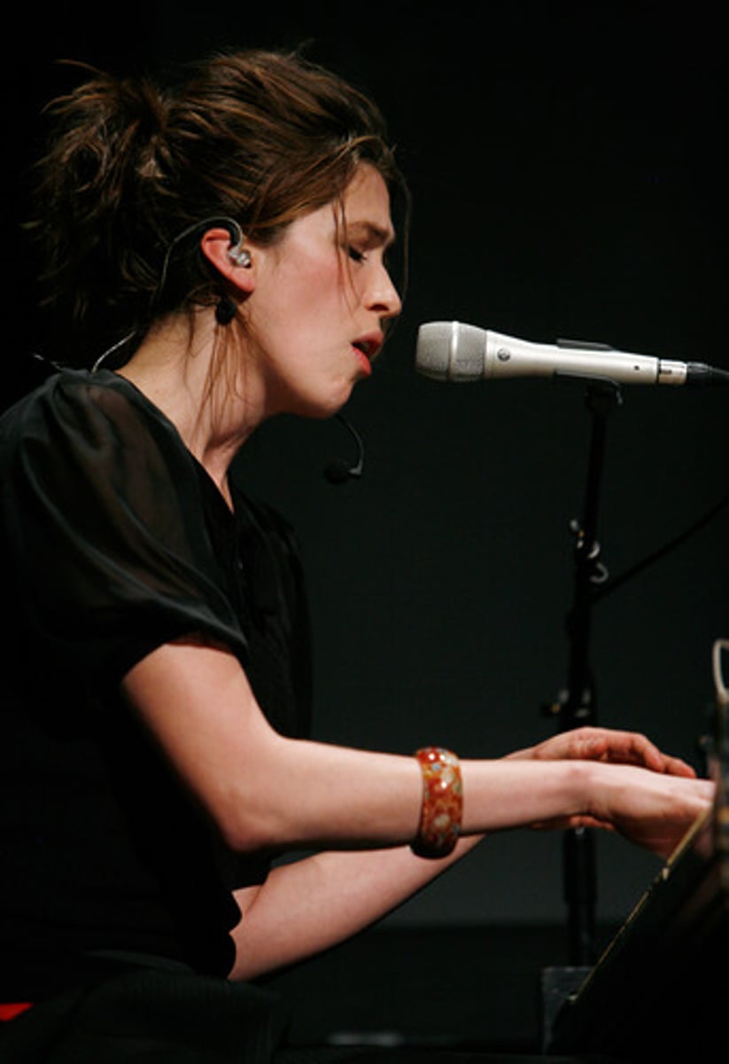 <p>performer, performer/artist, actor, interpreter (depending on context), ifaçı</p>