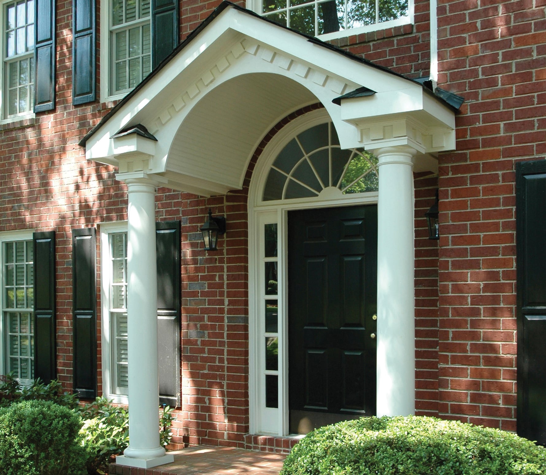 <p><span style="background-color: transparent;">a structure consisting of a roof supported by columns at regular intervals, typically attached as a porch to a building.</span></p>