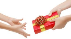 <p>to receive, to welcome, greet</p>