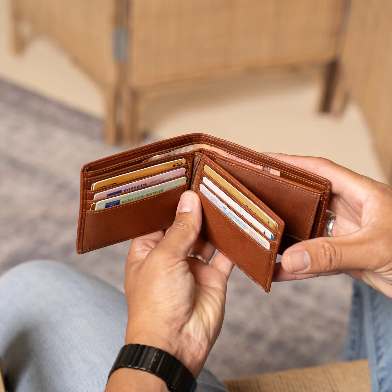 <p>(take out) leather wallet</p>