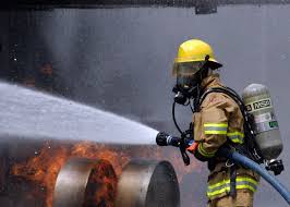 <p>firefighter (n) <span>/ˈfaɪəfaɪtə(r)/</span></p>
