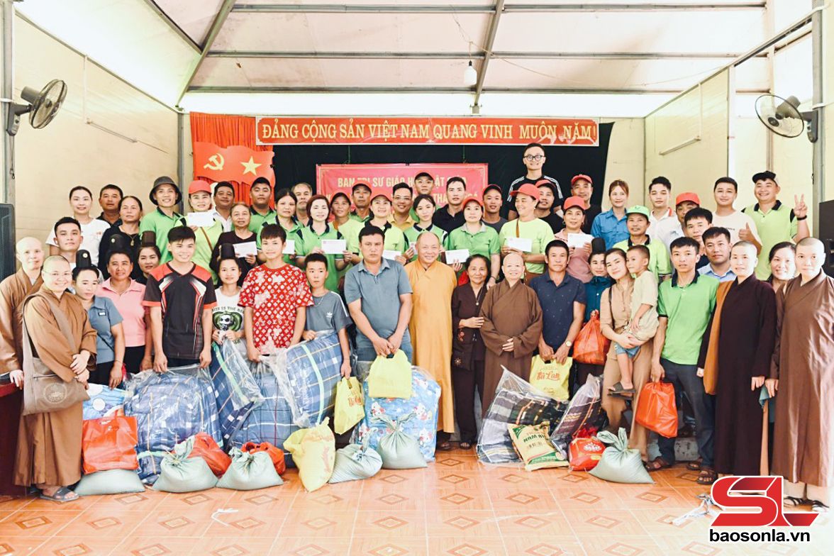 <p>Hành động nhân đạo</p>