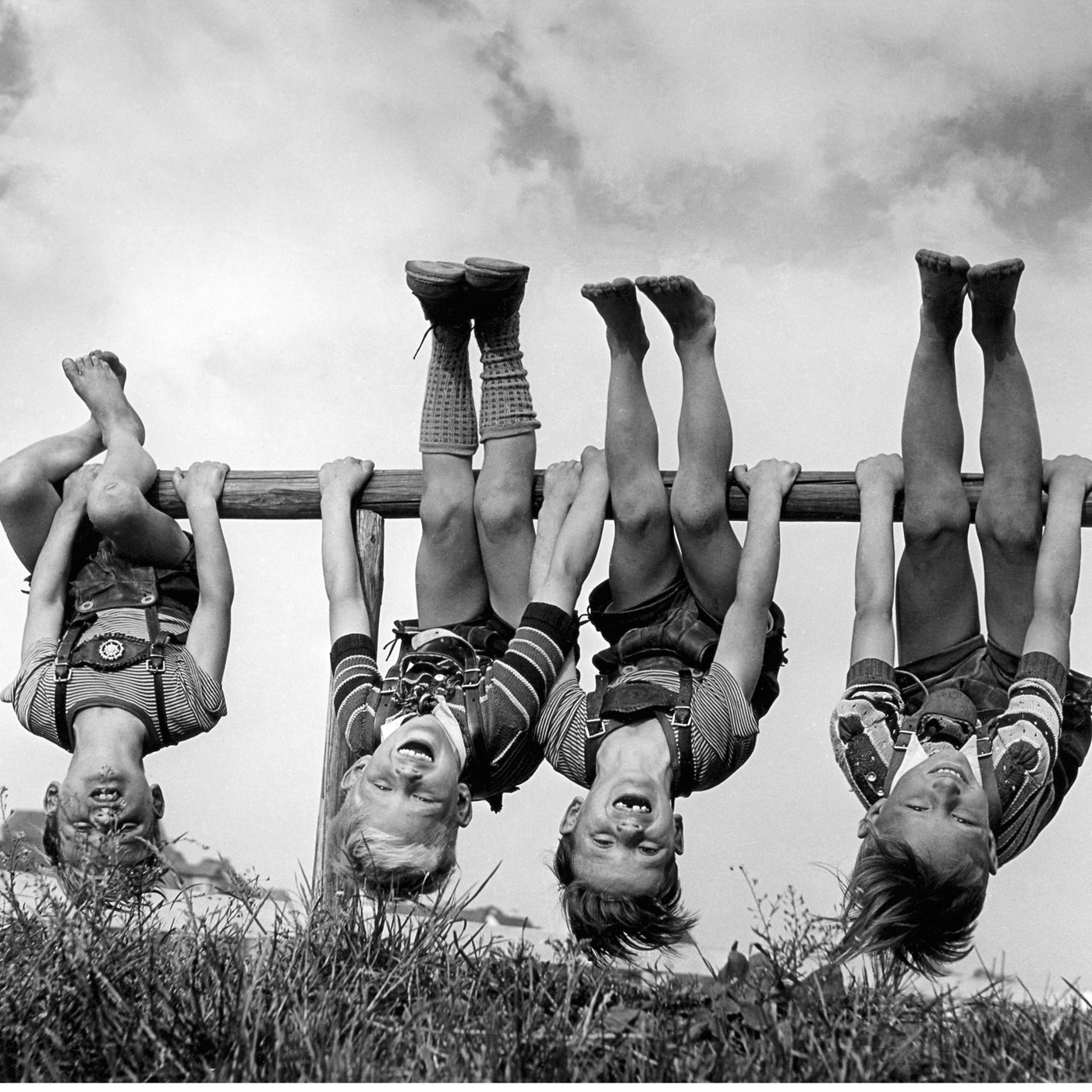 <p><strong>Çocukluk</strong></p><p><strong>*****************************************************************************************</strong></p><p>Sie hatte eine glückliche Kindheit.</p><p>Mutlu bir çocukluğu vardı.</p>