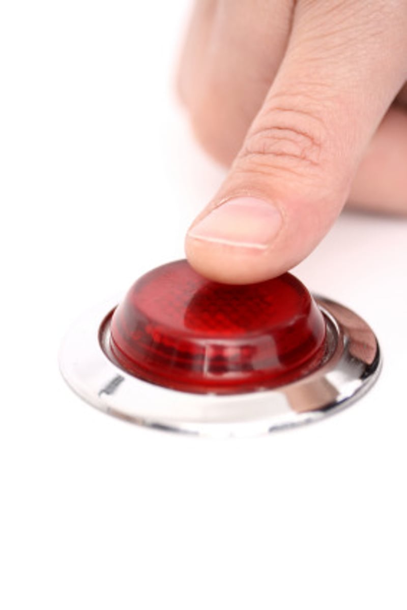 <p>TRANSLATION: иметь кнопку включения-выключения</p><p>DEFINITION: To be equipped with a switch to start and stop operation.</p><p>EXAMPLE: Every modern gadget needs to .................. . У каждого современного гаджета должна БЫТЬ КНОПКА ВКЛЮЧЕНИЯ-ВЫКЛЮЧЕНИЯ.</p>