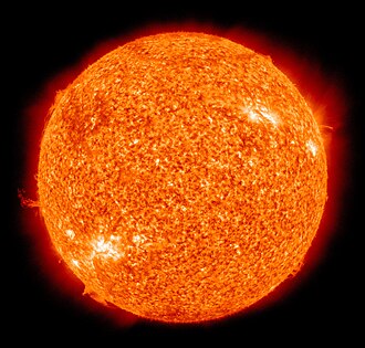 <p>Estrella que nació hace unos 5000 millones de años a partir de particulas de polvo y gases.</p>