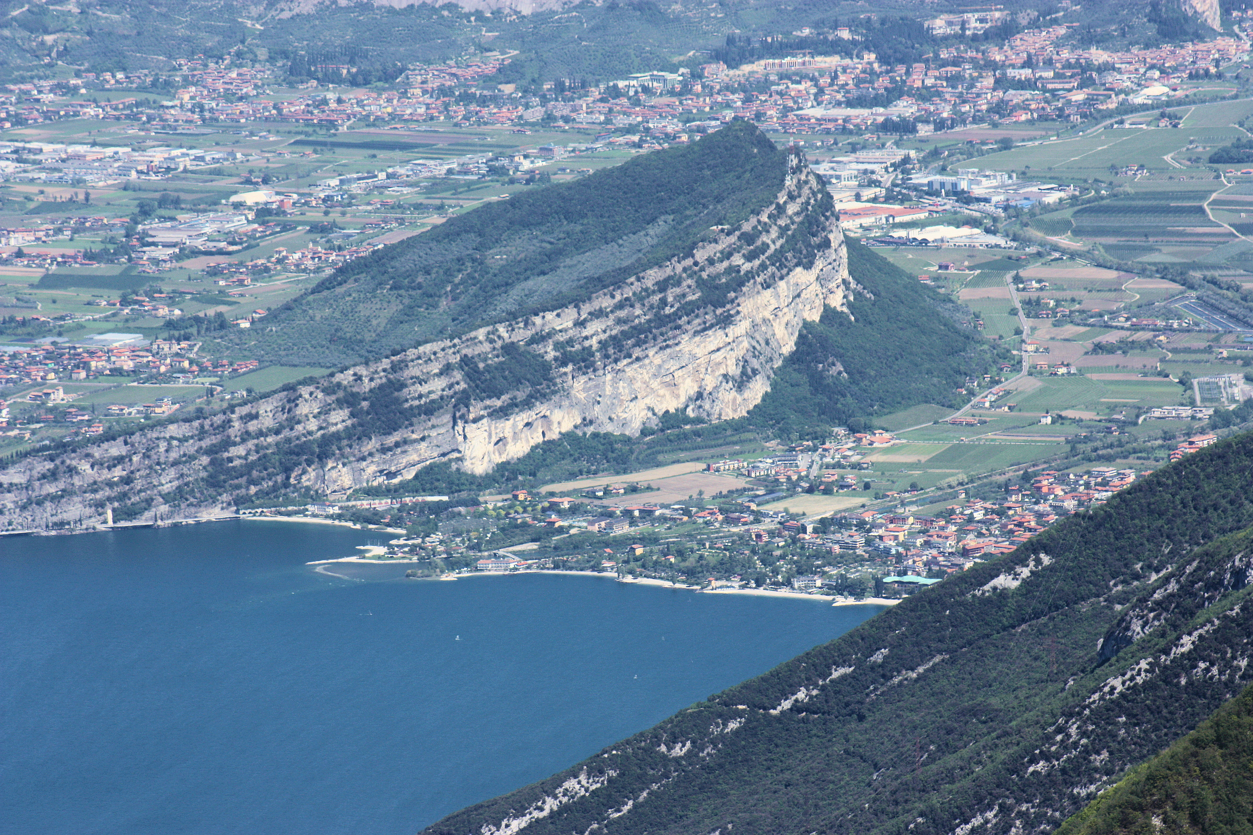 <p>Cuesta or escarpment</p>