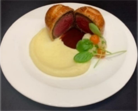 <p>BEEF WELLINGTON</p>