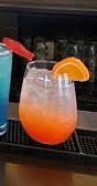 <ul><li><p>What type of glass is this?</p></li><li><p>What drink/s come in it?</p></li></ul><p></p>