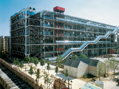 <p>Une musée et un bibliothèque; construit dans un style très moderne. C'est une photo de l'extérieur de ce bâtiment. Une fontaine de fantaisie sur le parvis devant le bâtiment</p>