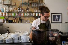 <p>barista</p>
