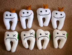 <p>зуби</p><p>이를 닦았어요. = I brushed my teeth.</p><p>이가 하나 빠졌어요. = One of my teeth fell out.</p>