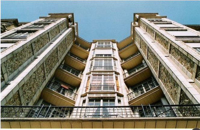 <p>Who designed the 25 bis Rue Franklin?</p>