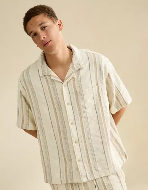 <p>Shirt (more so a collared shirt)</p>