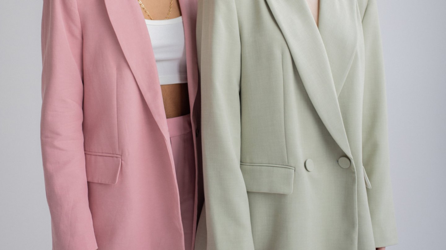 <p>a light jacket not forming part of a suit but perfect for formal wear.</p>