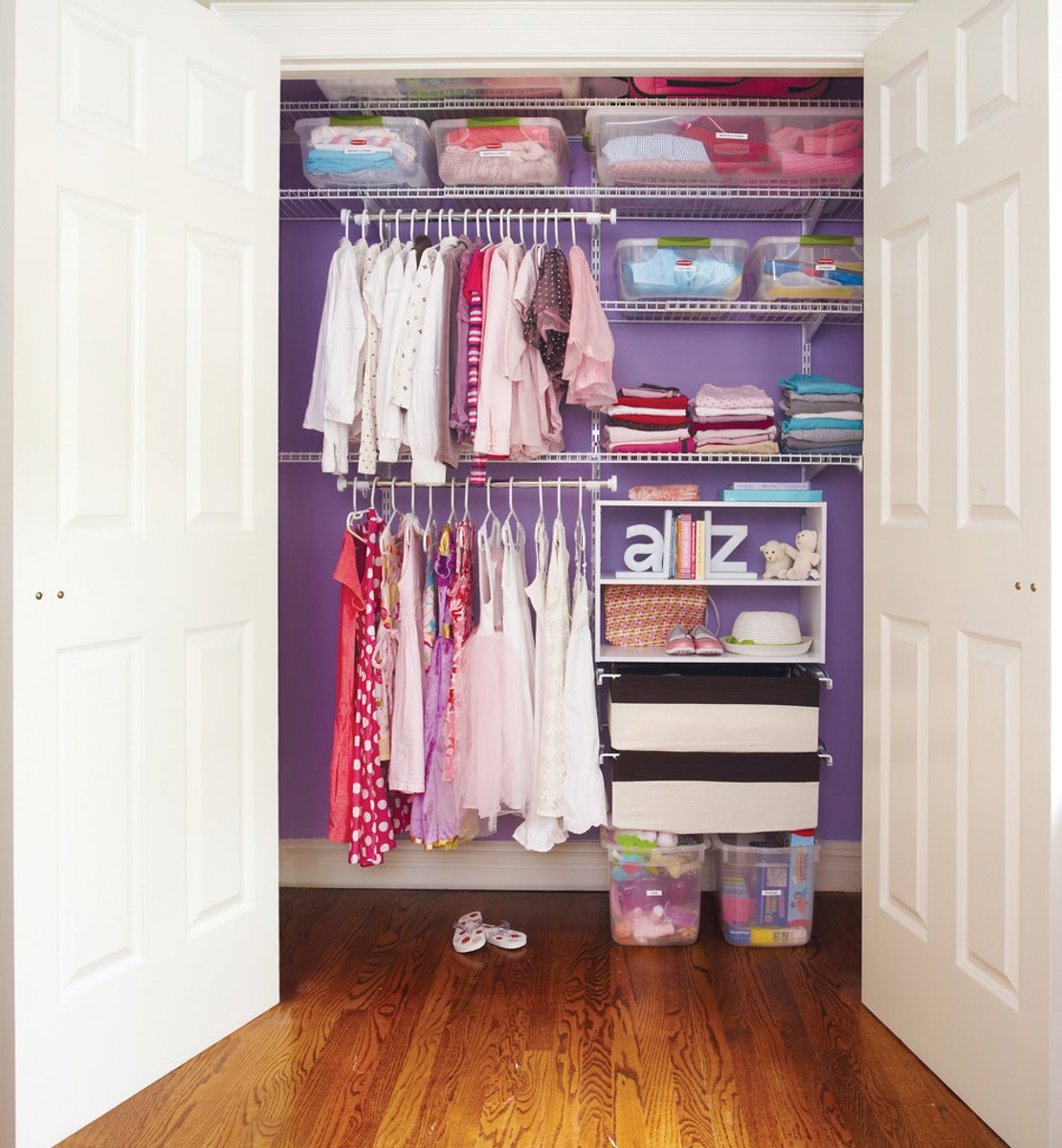 <p>A tall cupboard or piece of furniture where clothes can be hung or stored.</p><p>Example: Hang your winter coat inside the wardrobe.</p>