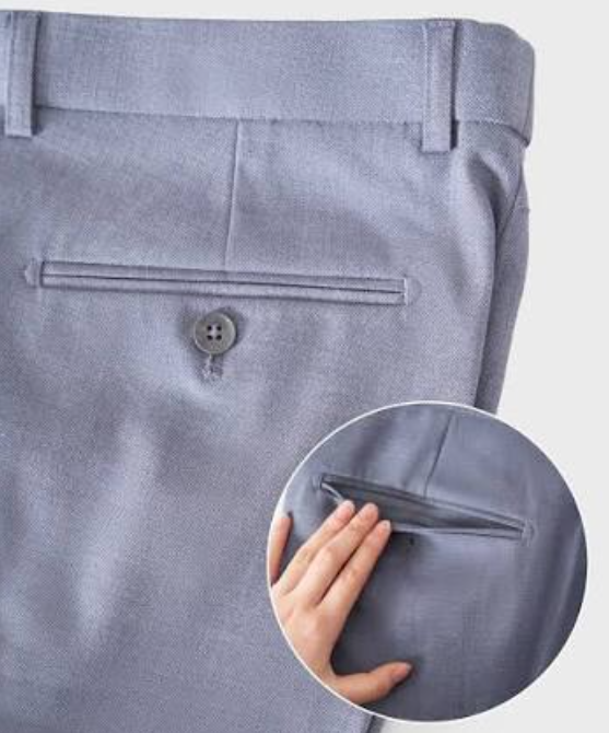 <p><span><strong>pocket </strong>/ˈpɑkət/</span></p>