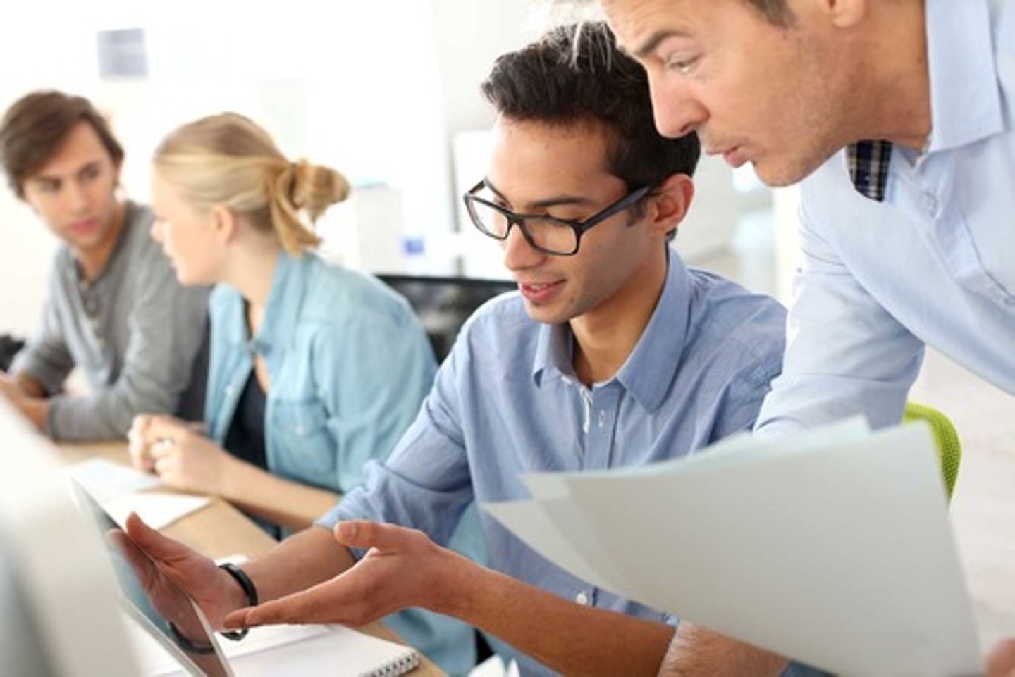<p>(formal English) công nhận bằng cấp Ví dụ: Some countries recognise foreign qualifications.</p>