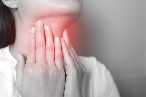<p>sore throat</p><p>( I can't swallow — I have a sore throat. )</p>