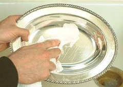 <p>(adj) /ˈpɒl.ɪʃt/ - bóng loáng, đã được đánh bóng. Ex: The table had a beautiful polished surface. (Mặt bàn có bề mặt đánh bóng rất đẹp.)</p>